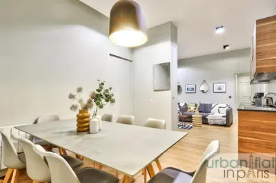 Cuisine ou kitchenette dans l'établissement UrbanFlat 140 - Beautiful Duplex apartment in Saint-Germain des Pres