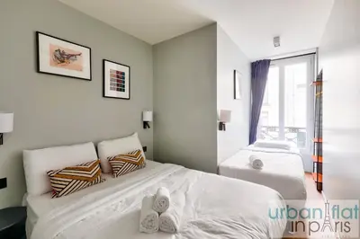 Un ou plusieurs lits dans un hébergement de l'établissement UrbanFlat 136 - Duplex de 4 chambres Saint Sebastien