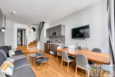 Télévision ou salle de divertissement dans l'établissement UrbanFlat 136 - Duplex de 4 chambres Saint Sebastien