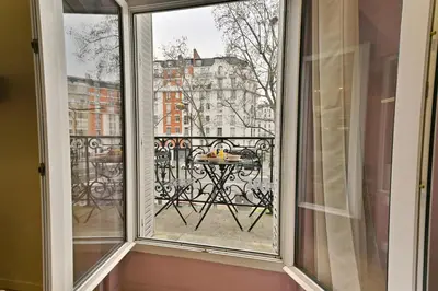 Balcon ou terrasse dans l'établissement Charming, cozy and air-conditioned Paris 17
