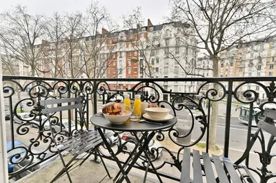 Balcon ou terrasse dans l'établissement Charming, cozy and air-conditioned Paris 17