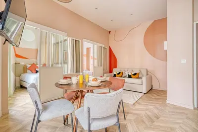Coin salon dans l'établissement Comfortable 3 rooms with air conditioning