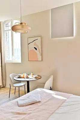 Un ou plusieurs lits dans un hébergement de l'établissement Cozy air-conditioned studio Pré-St-Gervais