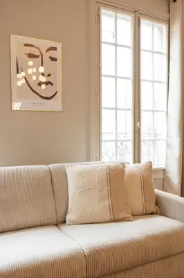 Coin salon dans l'établissement Charming and spacious air-conditioned apartment