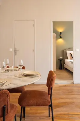 Coin salon dans l'établissement Charming and spacious air-conditioned apartment