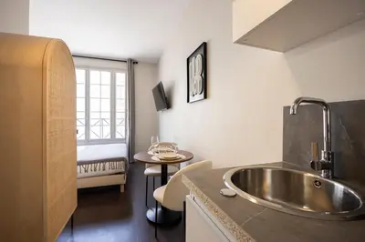 Cuisine ou kitchenette dans l'établissement Air-conditioned and cozy haven