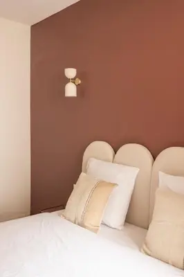 Un ou plusieurs lits dans un hébergement de l'établissement Elegant, fully-equipped, air-conditioned accommodation