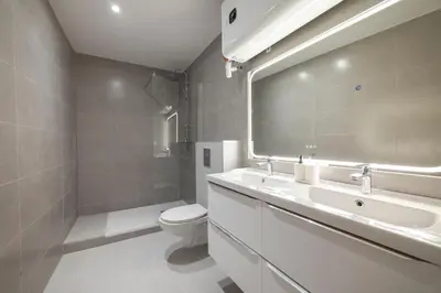Salle de bains dans l'établissement Elegant, fully-equipped, air-conditioned accommodation