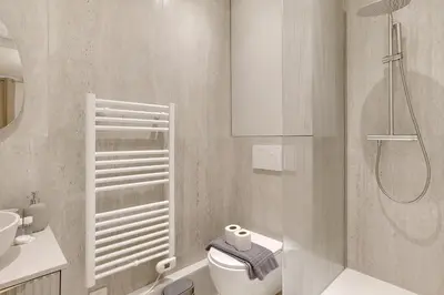 Salle de bains dans l'établissement Studio climatisé confort & élégance