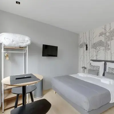 Refined air-conditioned studio in Neuilly