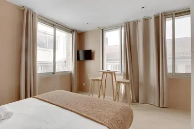 Un ou plusieurs lits dans un hébergement de l'établissement Modern Studio with Cozy Atmosphere in Neuilly