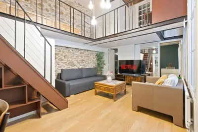 Coin salon dans l'établissement Quartier Musée du Louvre - 2 Bedroom Apartment Free NetFlix