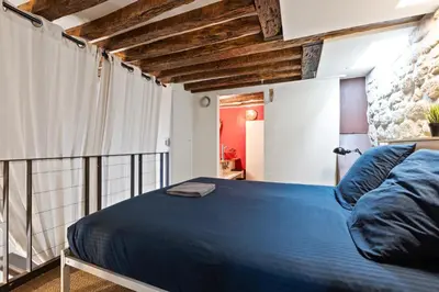 Un ou plusieurs lits dans un hébergement de l'établissement Quartier Musée du Louvre - 2 Bedroom Apartment Free NetFlix