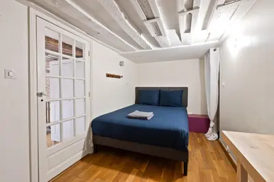 Un ou plusieurs lits dans un hébergement de l'établissement Quartier Musée du Louvre - 2 Bedroom Apartment Free NetFlix