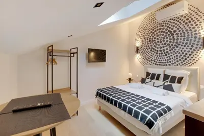 Un ou plusieurs lits dans un hébergement de l'établissement Cozy, Air-Conditioned Studio in Neuilly
