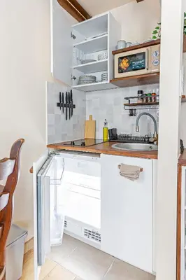 Cuisine ou kitchenette dans l'établissement Champs-élysées Charmant studio cosy