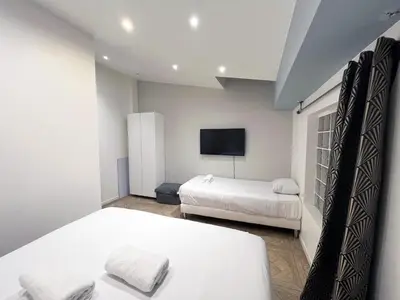 Un ou plusieurs lits dans un hébergement de l'établissement UrbanFlat 86 - Charming 2 Bedrooms in Center of Paris