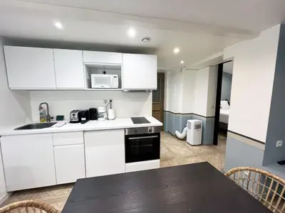 Cuisine ou kitchenette dans l'établissement UrbanFlat 86 - Charming 2 Bedrooms in Center of Paris
