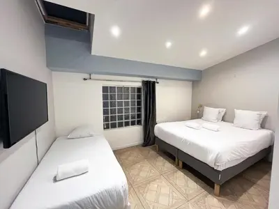 Un ou plusieurs lits dans un hébergement de l'établissement UrbanFlat 86 - Charming 2 Bedrooms in Center of Paris