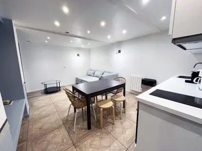 Cuisine ou kitchenette dans l'établissement UrbanFlat 86 - Charming 2 Bedrooms in Center of Paris