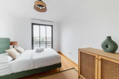 Un ou plusieurs lits dans un hébergement de l'établissement Duplex lumineux avec terrasse Courbevoie - 6P