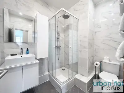 Salle de bains dans l'établissement UrbanFlat 23 - Central Flat in Paris Montorgueil
