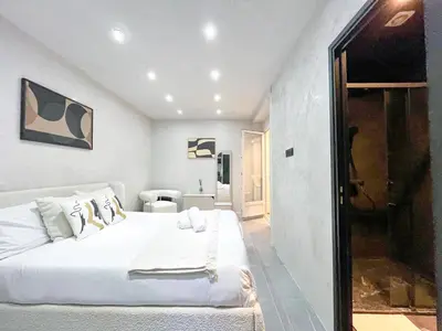 Un ou plusieurs lits dans un hébergement de l'établissement UrbanFlat 11 - Grand Studio Pereire Wagram - Champs-Elysees