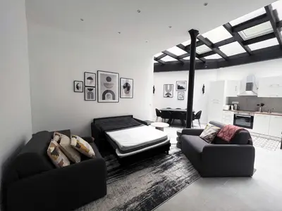Coin salon dans l'établissement UrbanFlat 08 - Design Flat in Republique - 2 Bedrooms