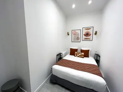 Un ou plusieurs lits dans un hébergement de l'établissement UrbanFlat 08 - Design Flat in Republique - 2 Bedrooms
