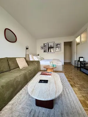 Coin salon dans l'établissement Typical Parisian apartment with balcony, Eiffel Tower