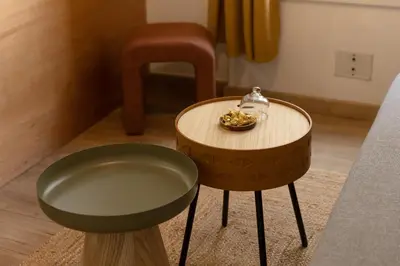 Coin salon dans l'établissement Le Nid Ambré, apaisant 15 min Paris