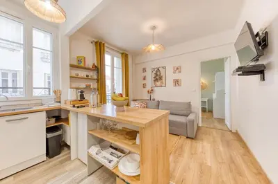 Cuisine ou kitchenette dans l'établissement Le Nid Ambré, apaisant 15 min Paris