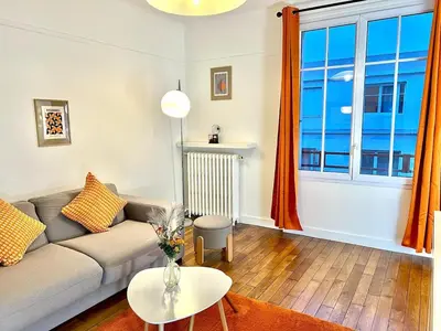 Coin salon dans l'établissement Montrouge Cocon Studio Teletravail Metro L4