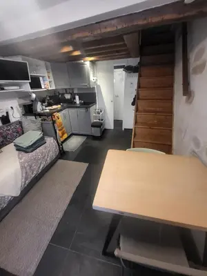 Cuisine ou kitchenette dans l'établissement Tiny house with terrace near Pantheon