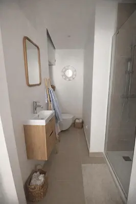 Salle de bains dans l'établissement Appartement cosy le marais
