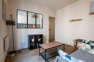 Coin salon dans l'établissement Appartement proche Sacré Coeur Paris 18