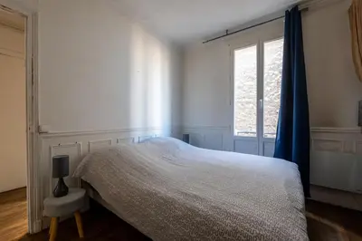 Un ou plusieurs lits dans un hébergement de l'établissement Appartement proche Sacré Coeur Paris 18