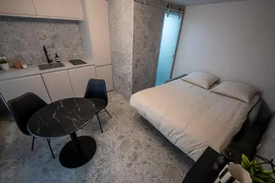 Un ou plusieurs lits dans un hébergement de l'établissement Cosy Studio in Montorgeuil