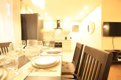 Télévision ou salle de divertissement dans l'établissement Luxe Neuf - Parking Rue Gratuit - 4mn à pied Gare RER B Arcueil Cachan - 10mn Paris RERB - AC - Climatisation - Netflix inclus - From 1 to 6 guests