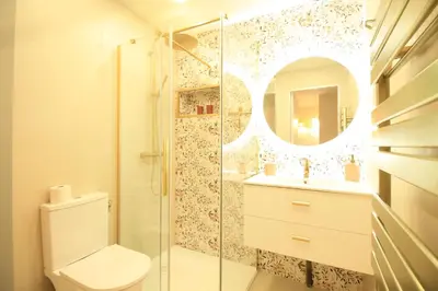 Salle de bains dans l'établissement Luxe Neuf - Parking Rue Gratuit - 4mn à pied Gare RER B Arcueil Cachan - 10mn Paris RERB - AC - Climatisation - Netflix inclus - From 1 to 6 guests