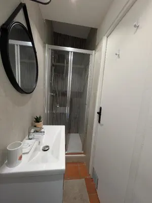 Salle de bains dans l'établissement Studio LA ROQUETTE