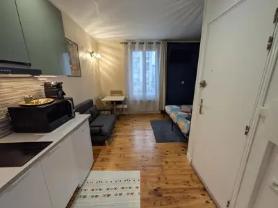 Cuisine ou kitchenette dans l'établissement Studio LA ROQUETTE