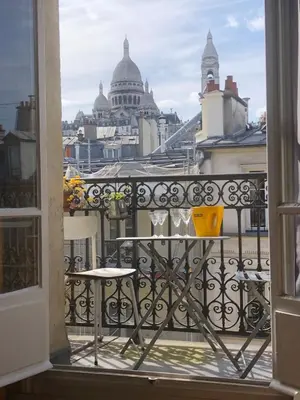 Balcon ou terrasse dans l'établissement single room montmartre, balcon sacré coeur