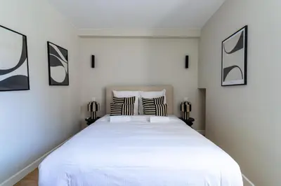 Un ou plusieurs lits dans un hébergement de l'établissement Charmant T2 climatisé, Marais