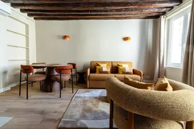 Coin salon dans l'établissement Charmant T2 climatisé, Marais