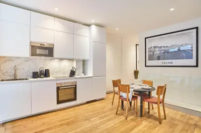 Cuisine ou kitchenette dans l'établissement Modern Apartement Center of Paris Montmartre