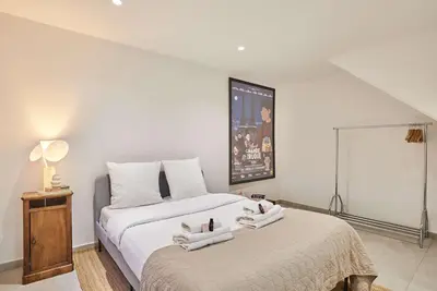 Un ou plusieurs lits dans un hébergement de l'établissement Modern Apartement Center of Paris Montmartre