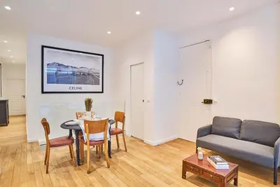 Coin salon dans l'établissement Modern Apartement Center of Paris Montmartre