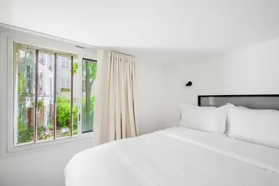 Un ou plusieurs lits dans un hébergement de l'établissement Luxury apartment 4BR-8P - Notre Dame-Bastille