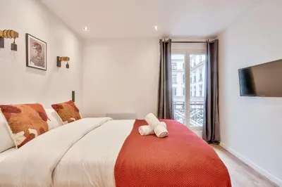Un ou plusieurs lits dans un hébergement de l'établissement UrbanFlat 103 - Grand appartement - Grands Boulevards